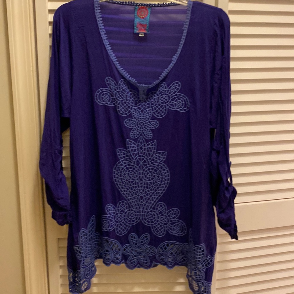 Beautifully embroidered Johnny Was top, size M, 100% Cupra Rayon